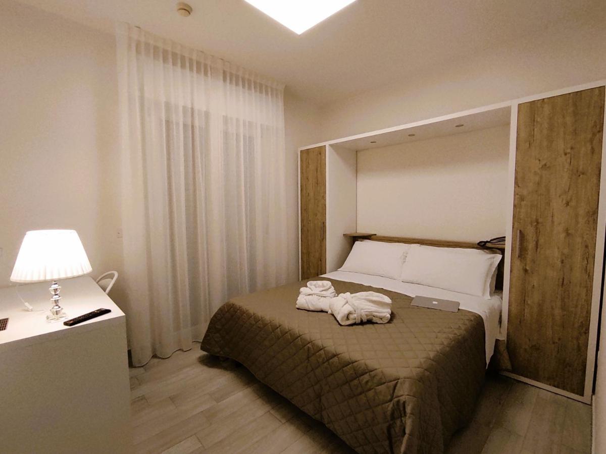 Hotel Gran San Bernardo Риччоне Экстерьер фото