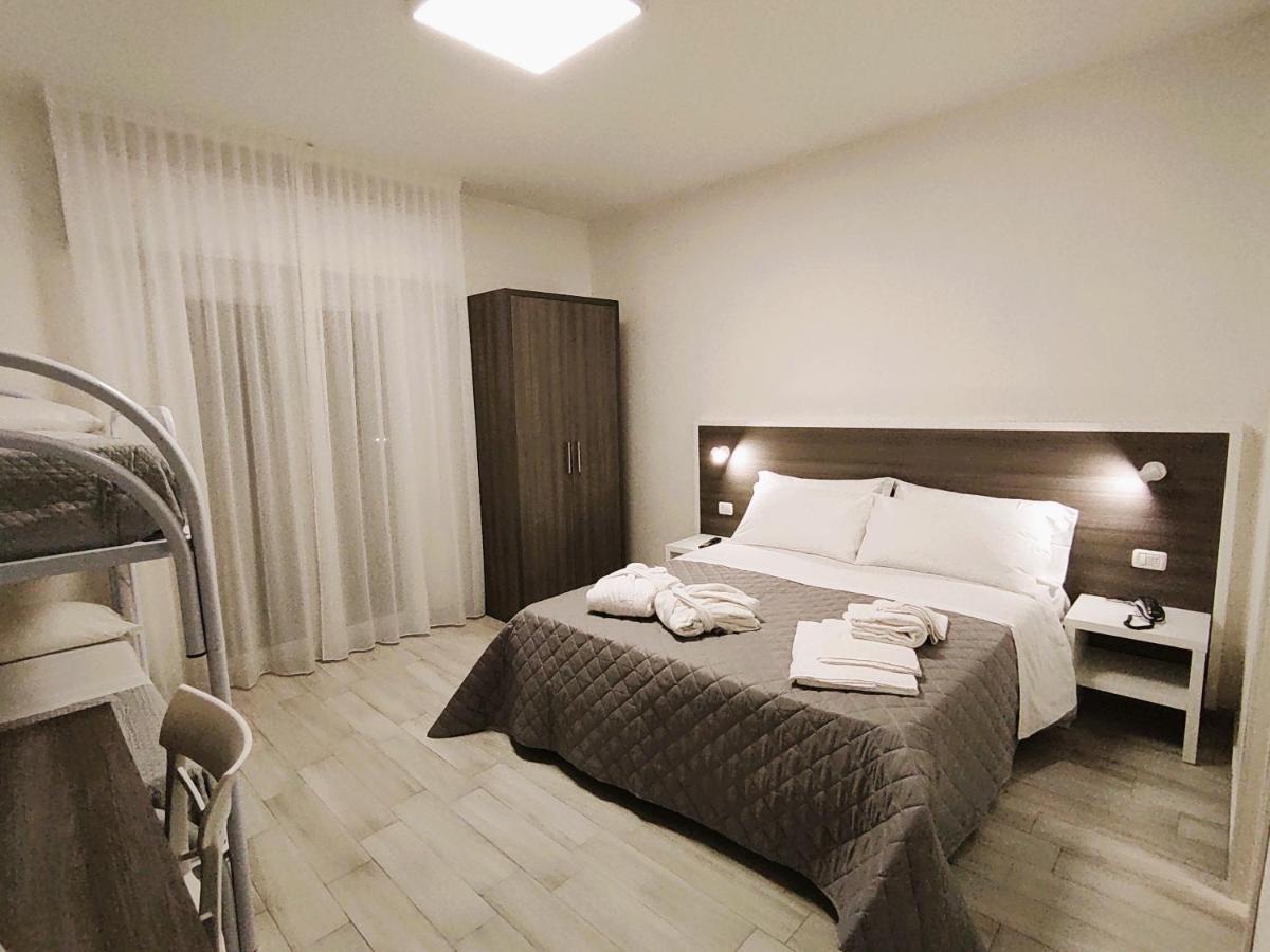 Hotel Gran San Bernardo Риччоне Экстерьер фото