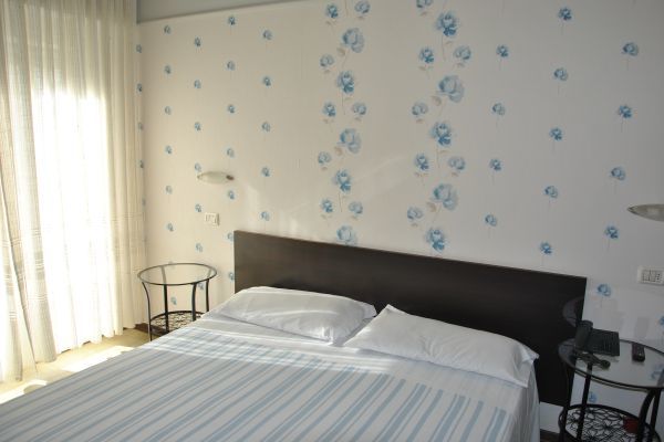 Hotel Gran San Bernardo Риччоне Экстерьер фото