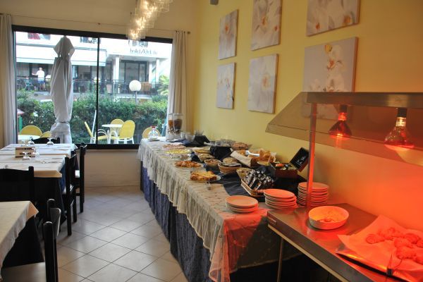 Hotel Gran San Bernardo Риччоне Экстерьер фото